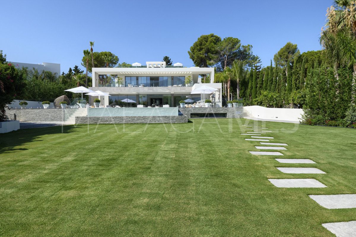 9 bedrooms villa in Nueva Andalucia for sale