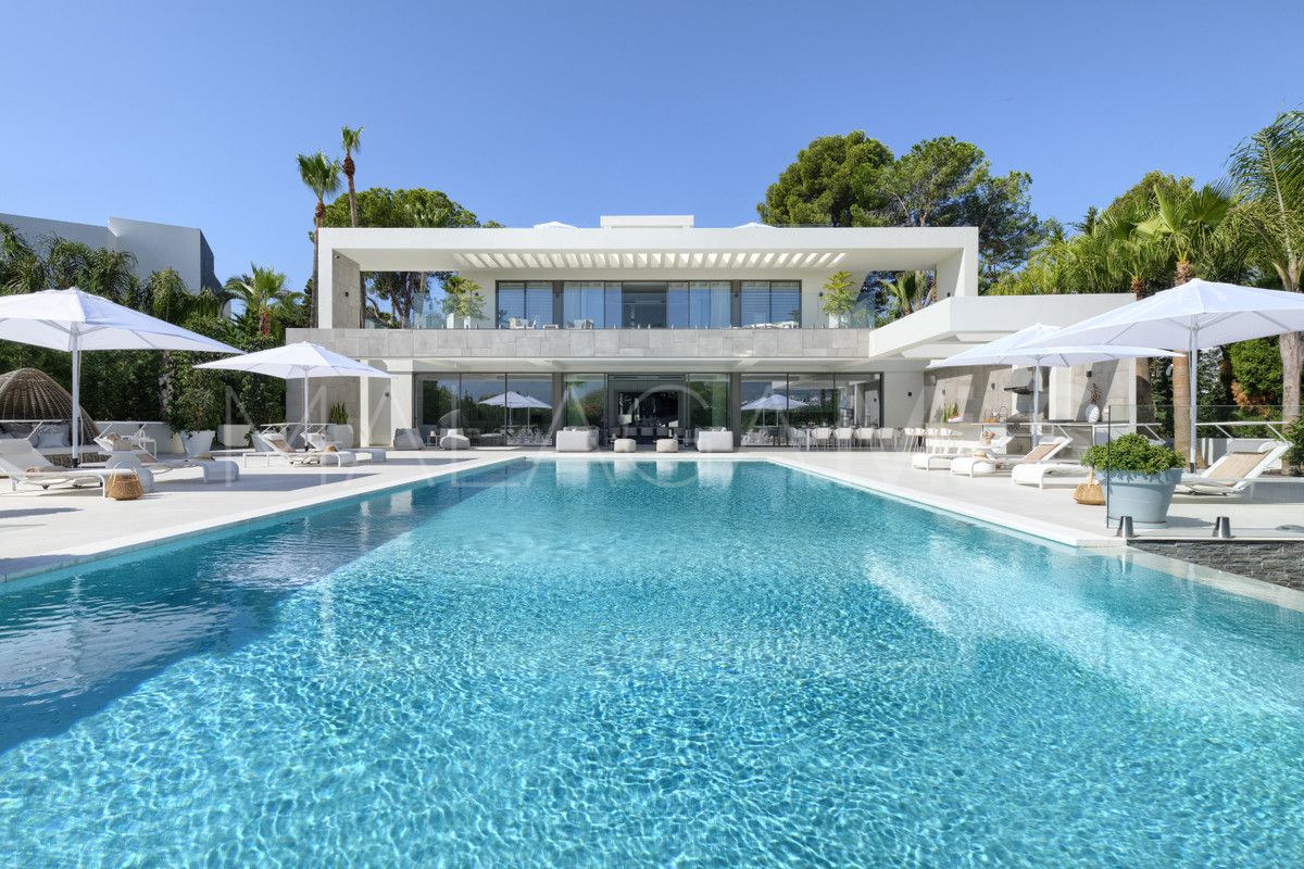 9 bedrooms villa in Nueva Andalucia for sale