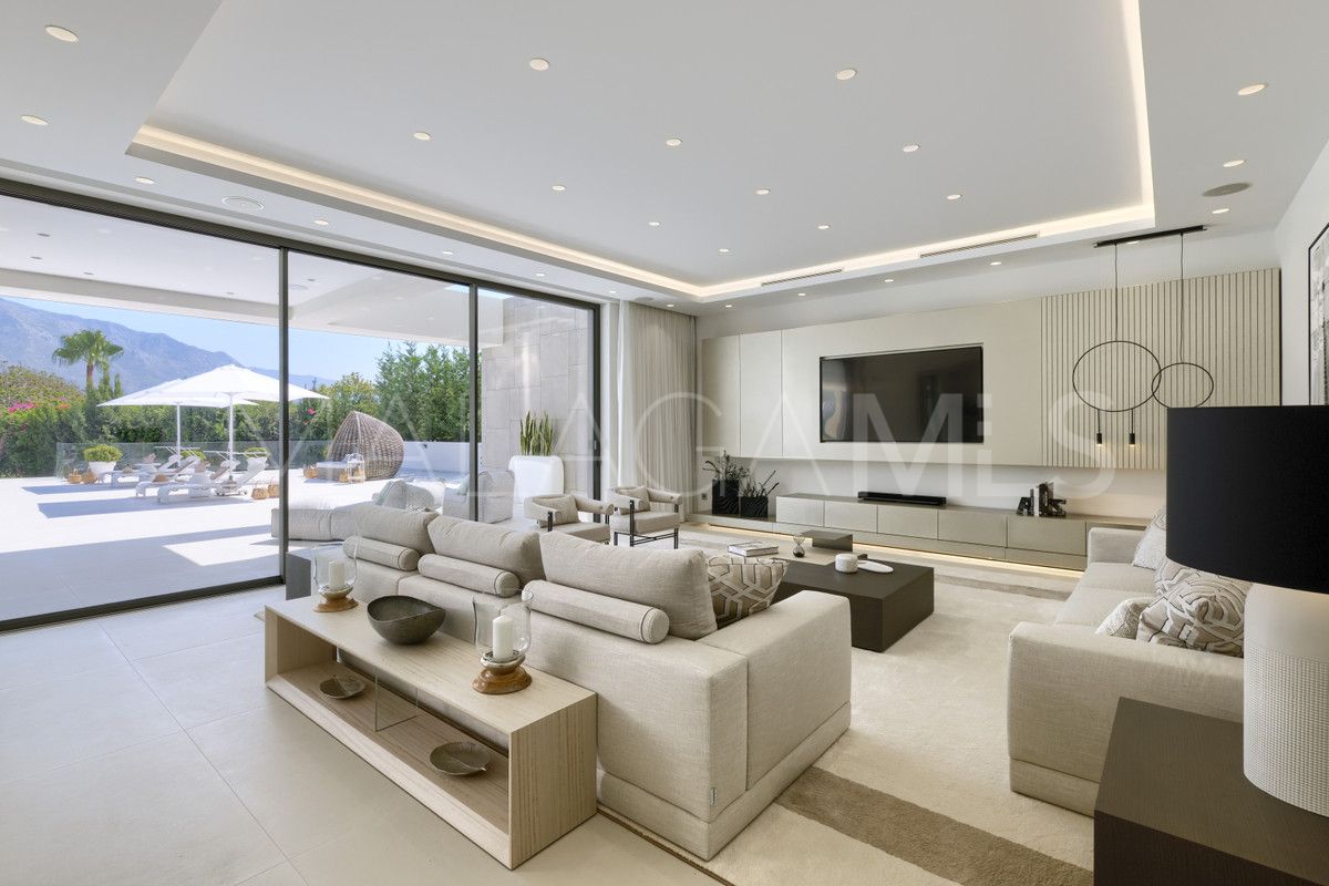 9 bedrooms villa in Nueva Andalucia for sale