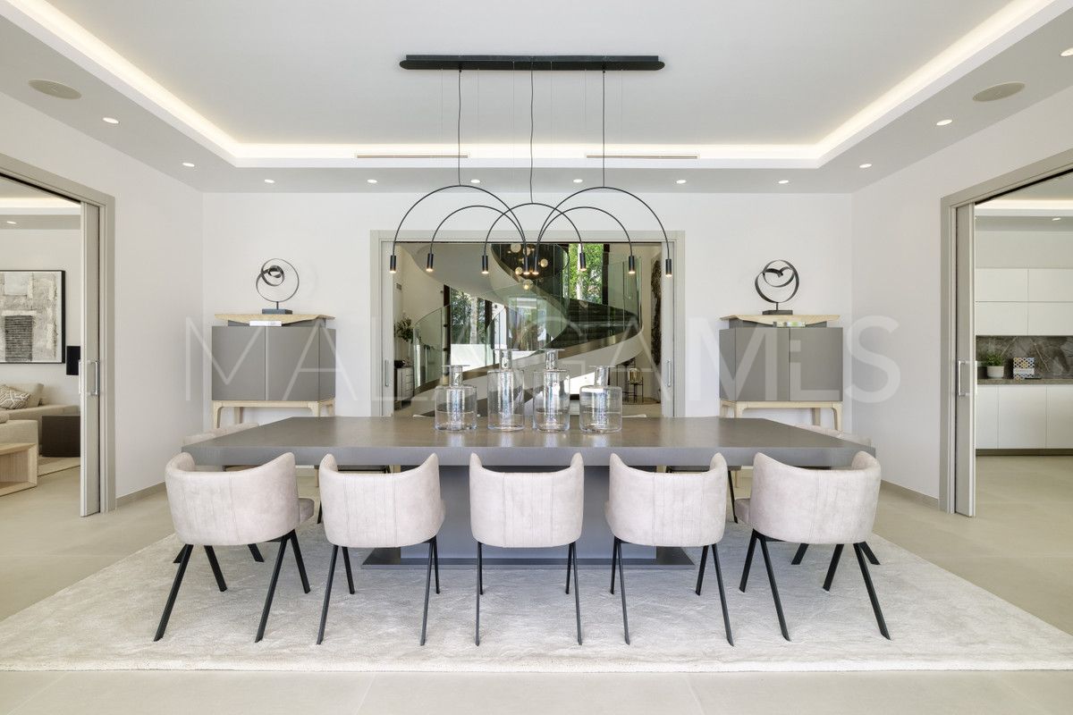 9 bedrooms villa in Nueva Andalucia for sale