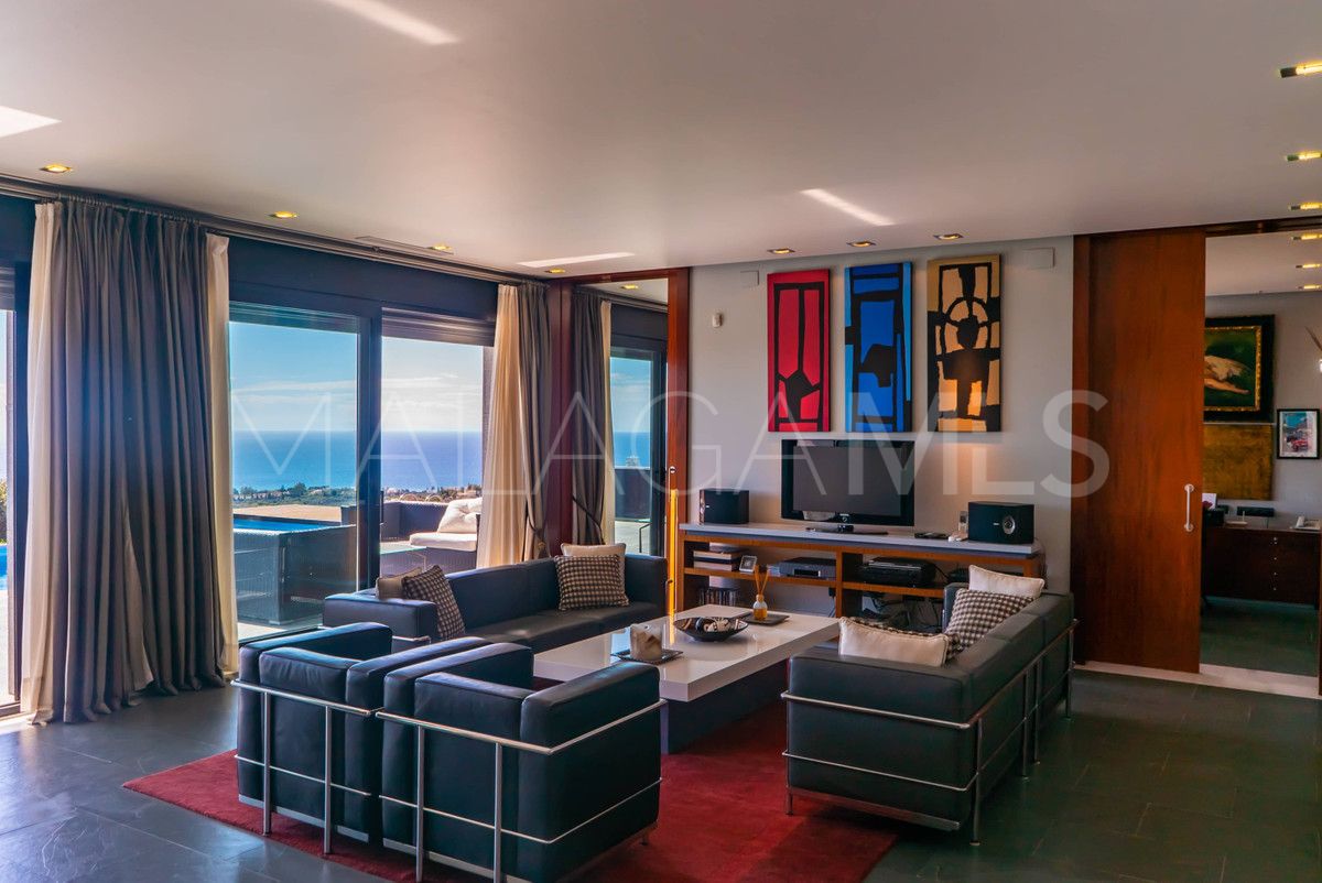 Villa for sale in Los Altos de los Monteros