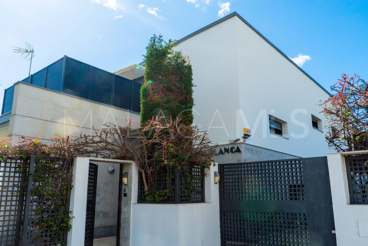 Villa for sale in Los Altos de los Monteros