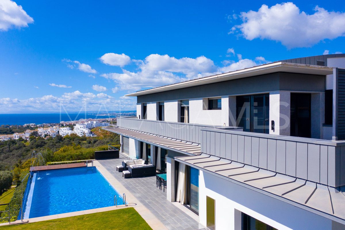 Villa for sale in Los Altos de los Monteros