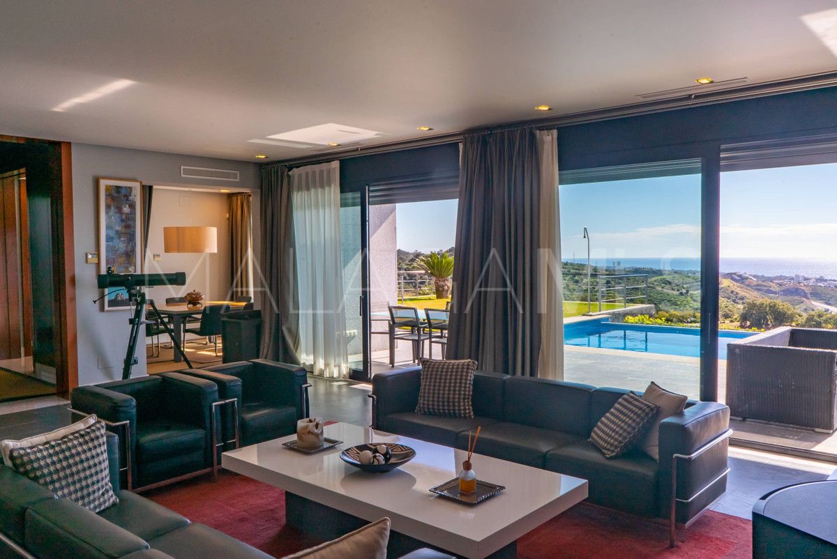 Villa for sale in Los Altos de los Monteros