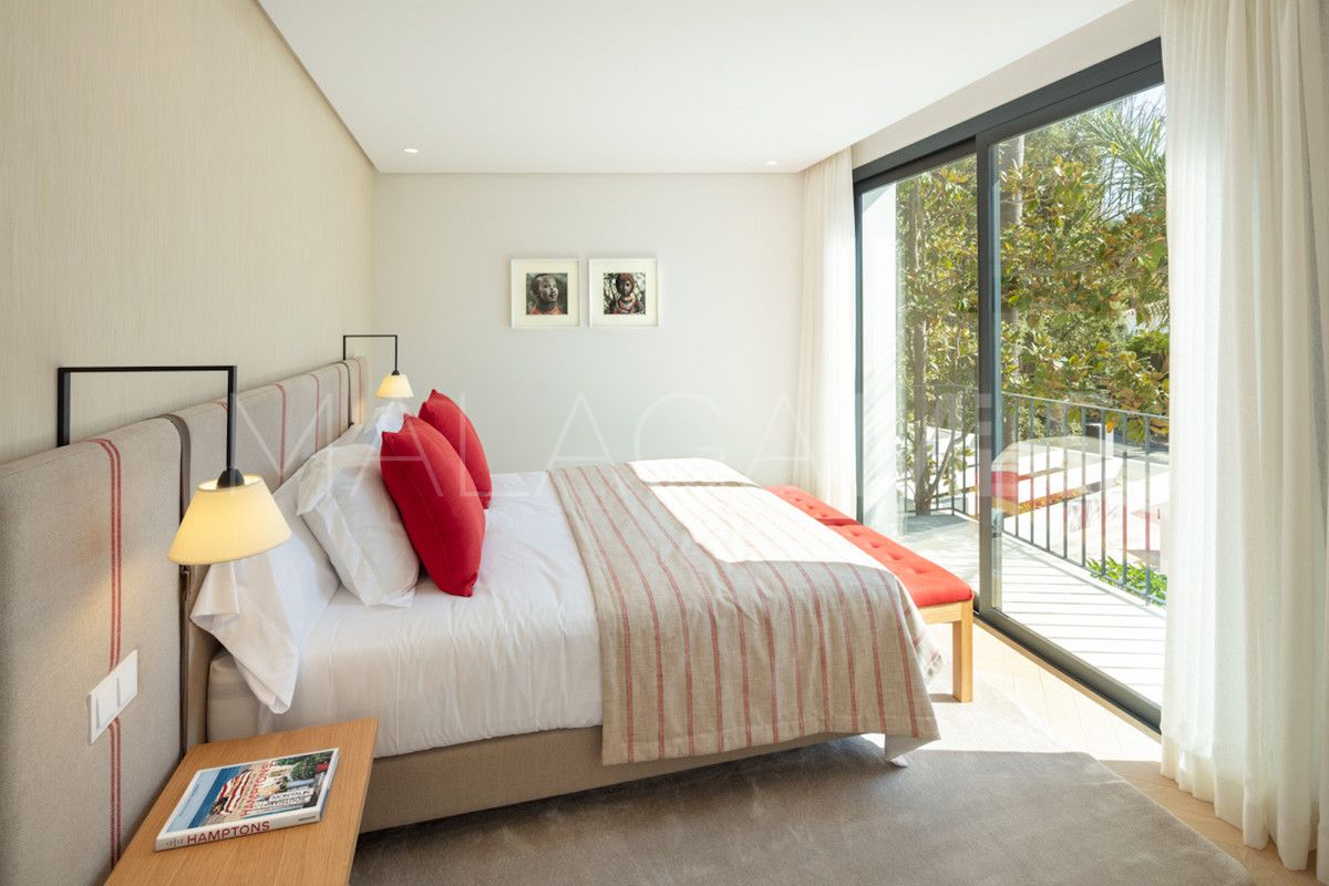 Villa for sale in Nueva Andalucia