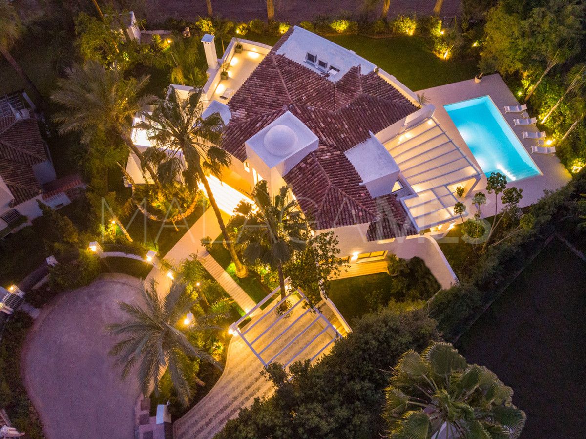 Villa for sale in Nueva Andalucia