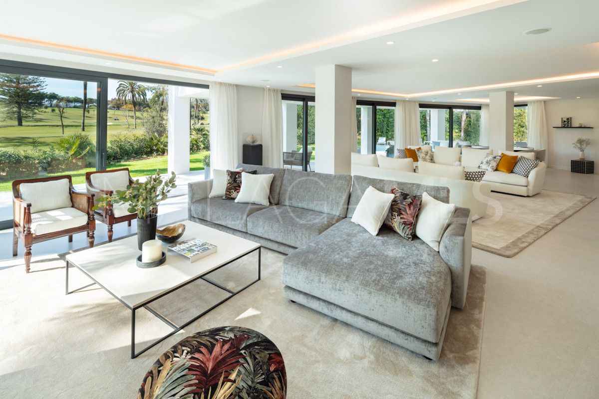 Villa for sale in Nueva Andalucia