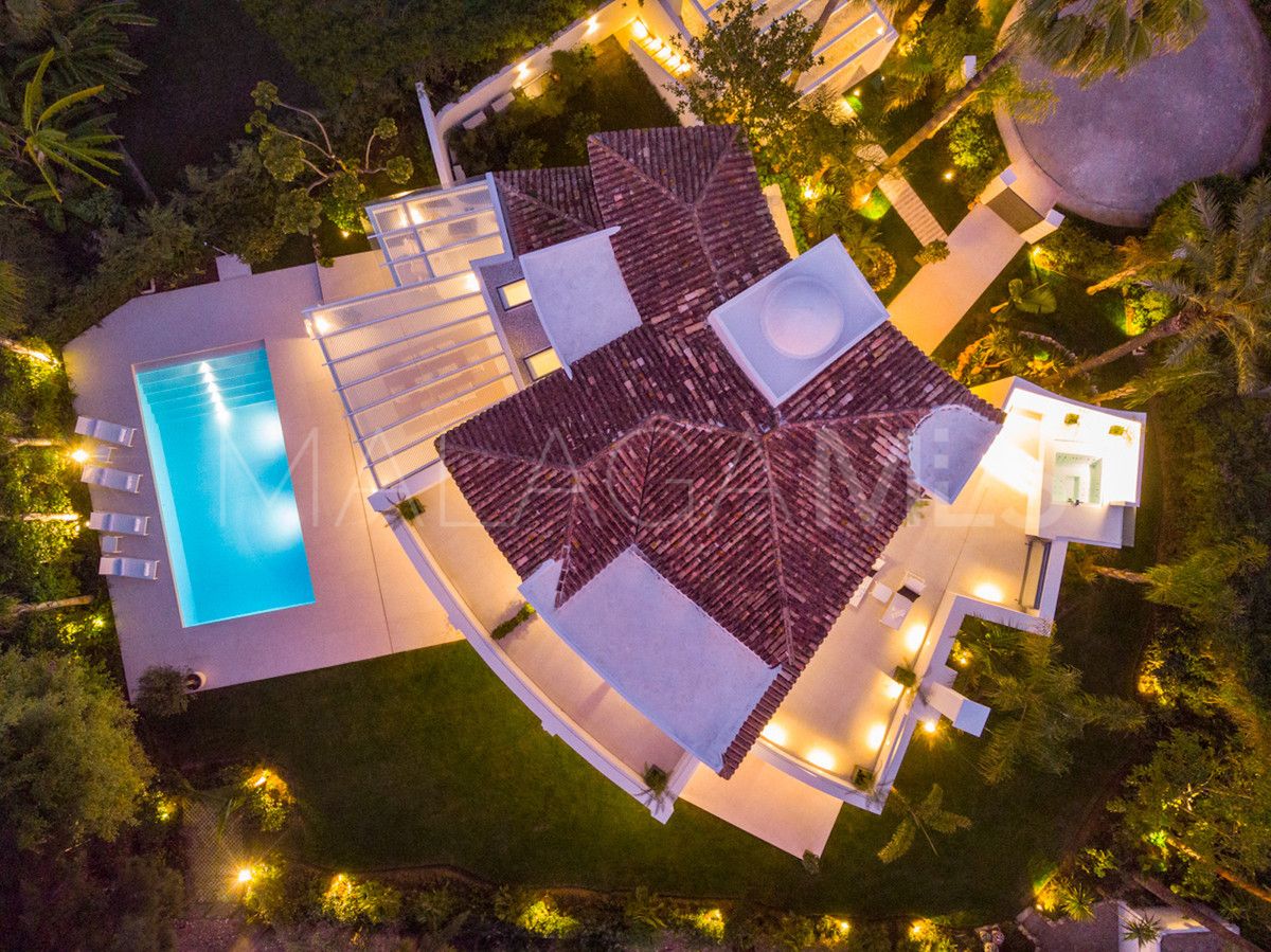 Villa for sale in Nueva Andalucia
