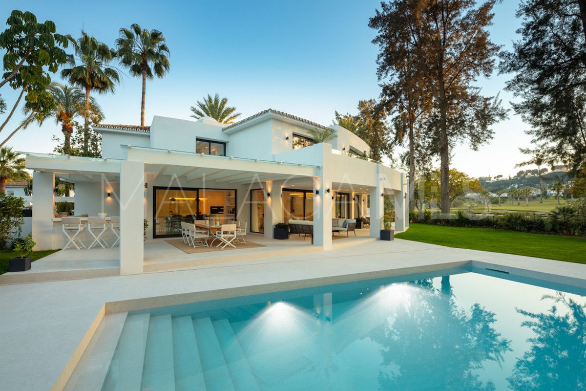 Villa for sale in Nueva Andalucia