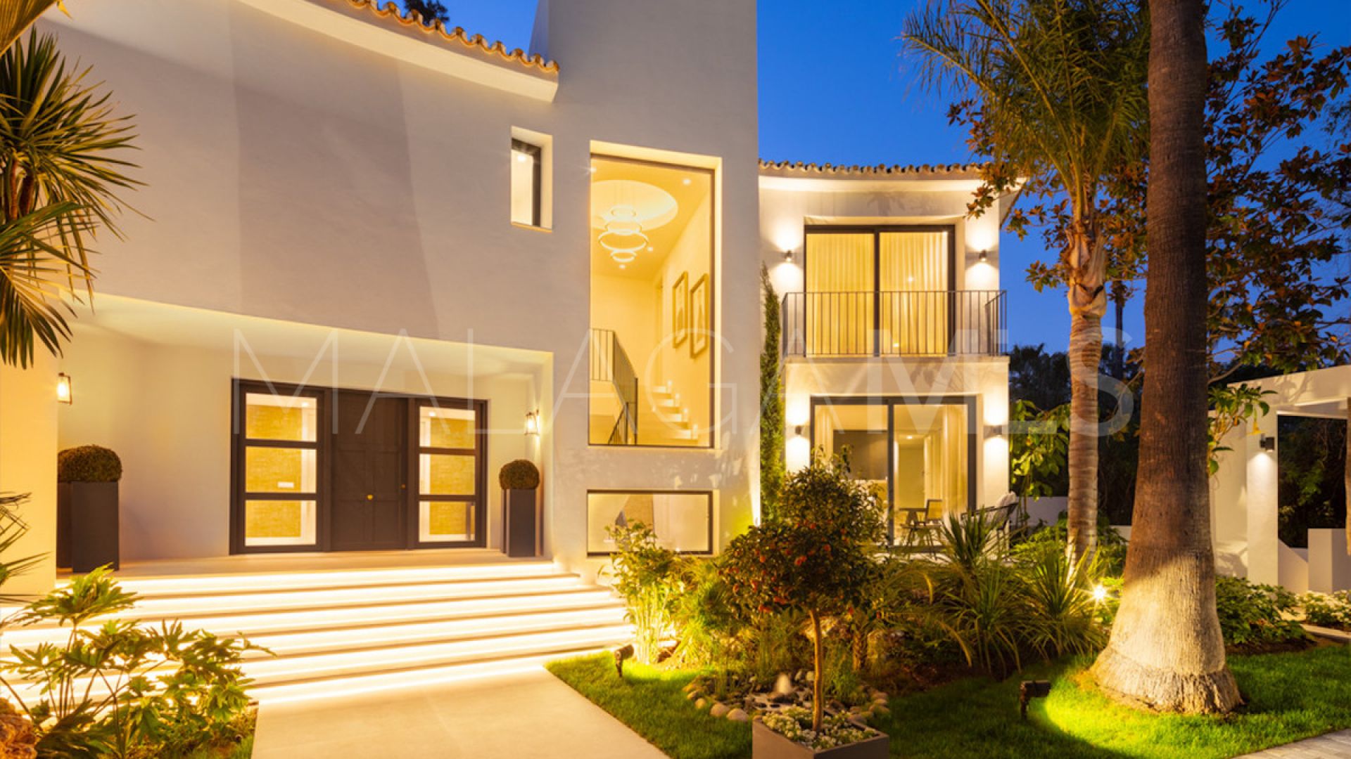 Villa for sale in Nueva Andalucia
