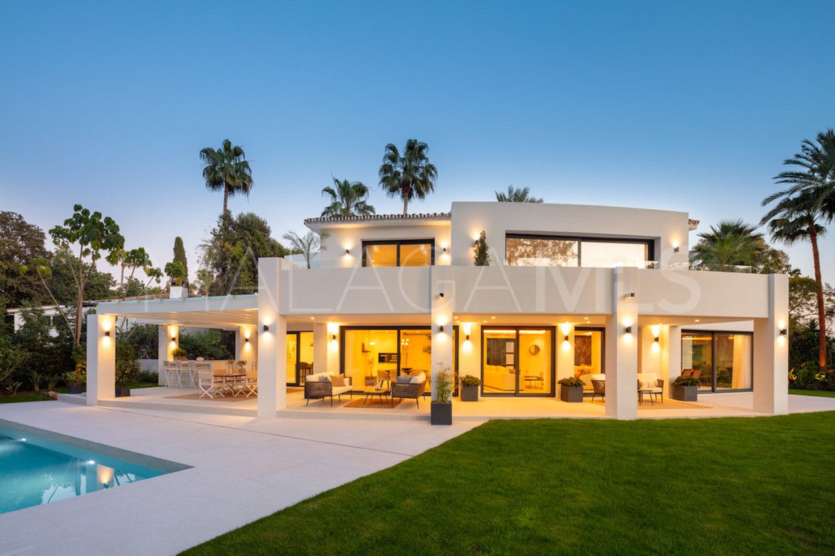 Villa for sale in Nueva Andalucia