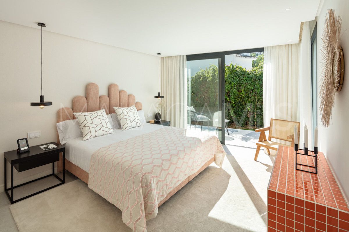 Villa for sale in Nueva Andalucia