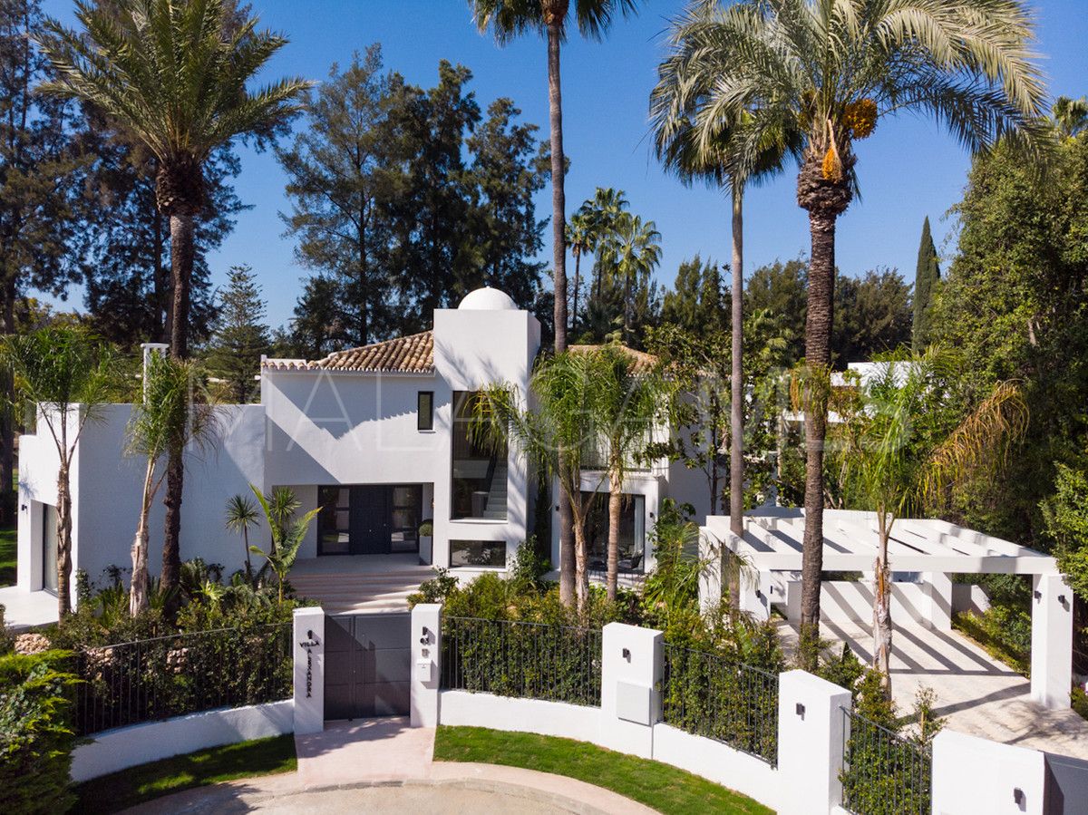 Villa for sale in Nueva Andalucia