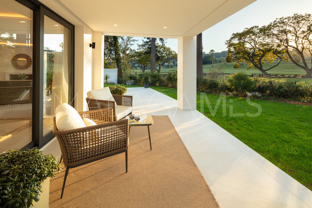 Villa for sale in Nueva Andalucia