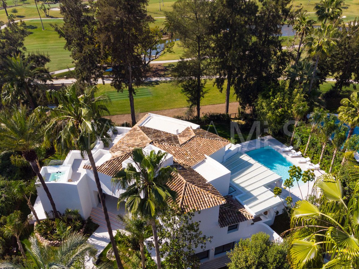 Villa for sale in Nueva Andalucia