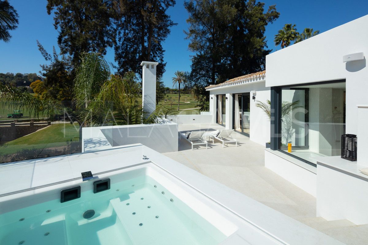 Villa for sale in Nueva Andalucia