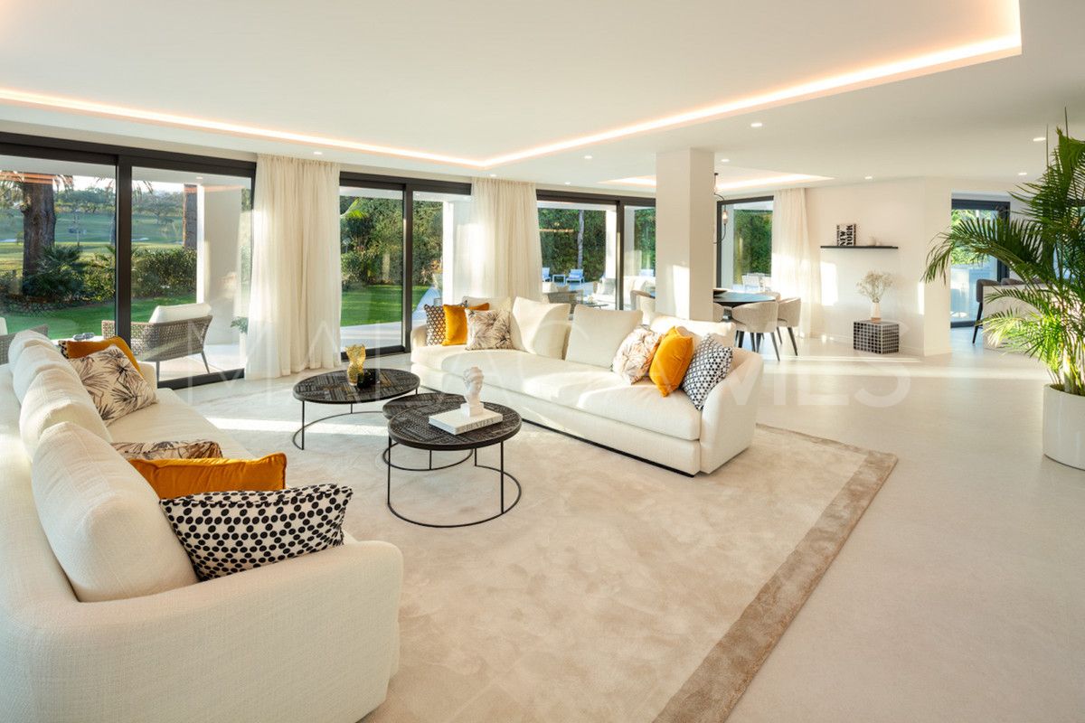 Villa for sale in Nueva Andalucia