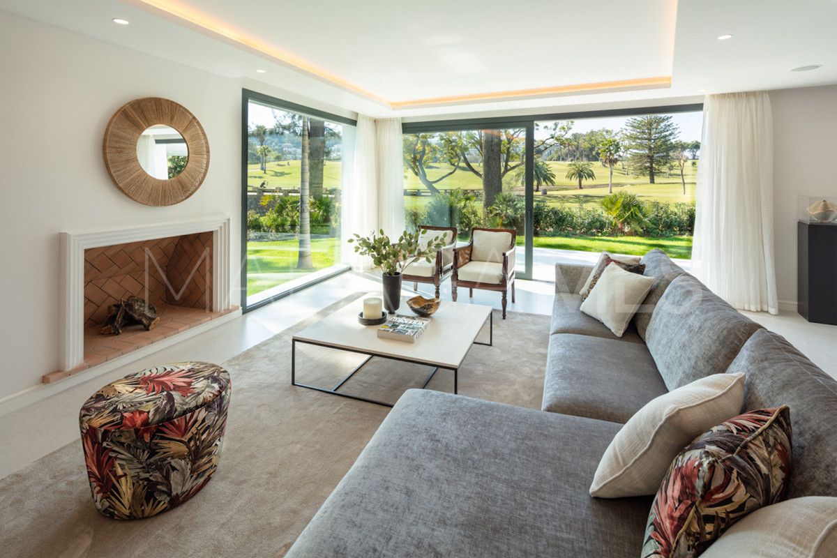 Villa for sale in Nueva Andalucia