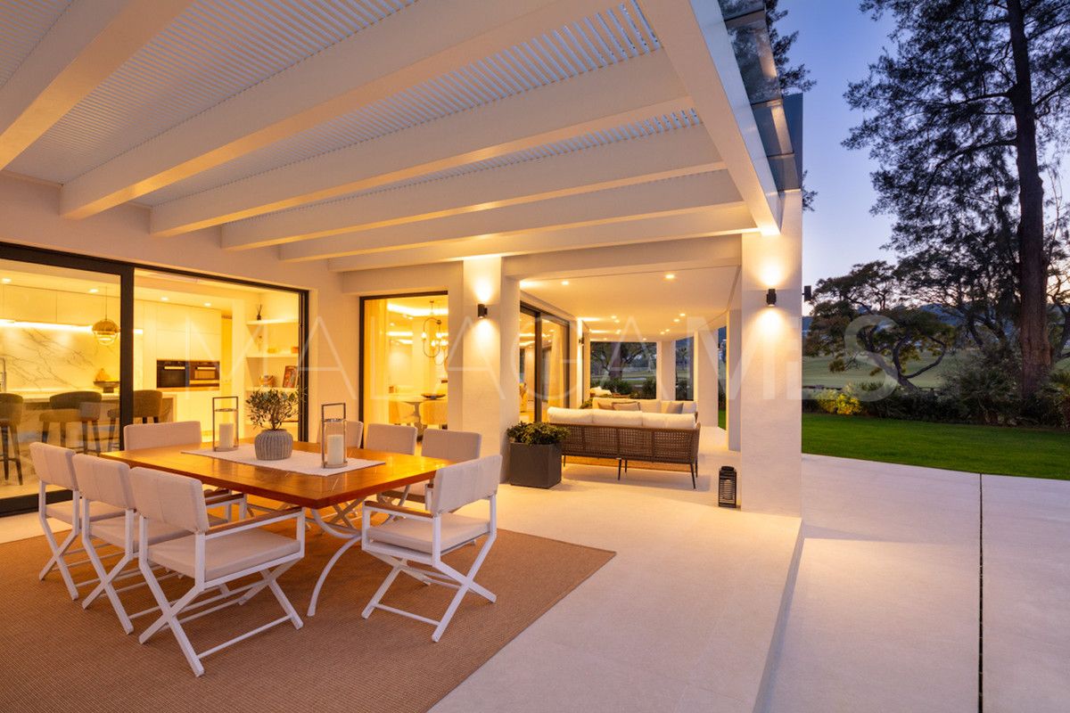 Villa for sale in Nueva Andalucia