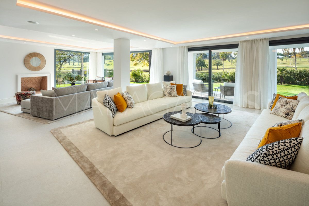 Villa for sale in Nueva Andalucia