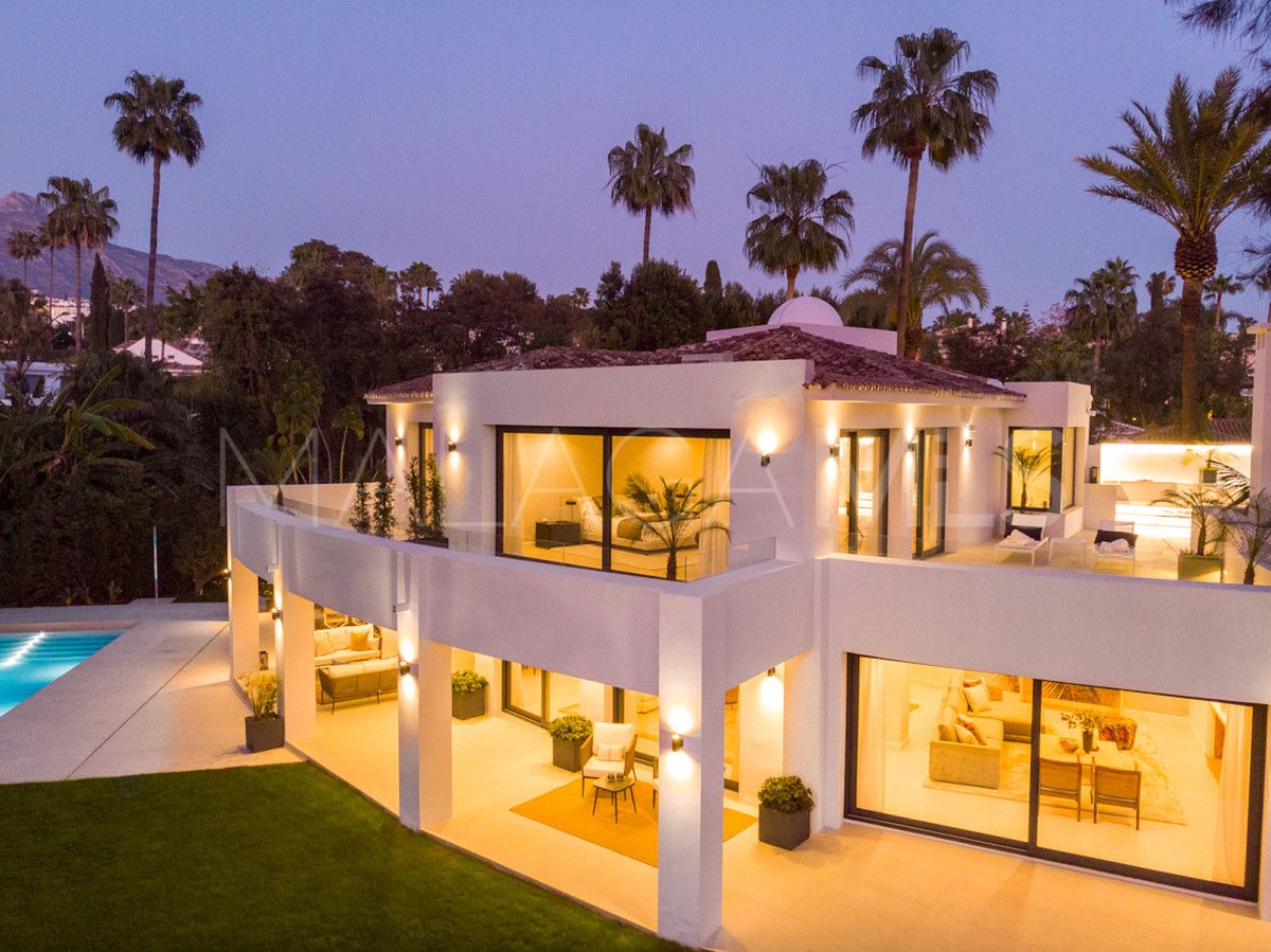 Villa for sale in Nueva Andalucia