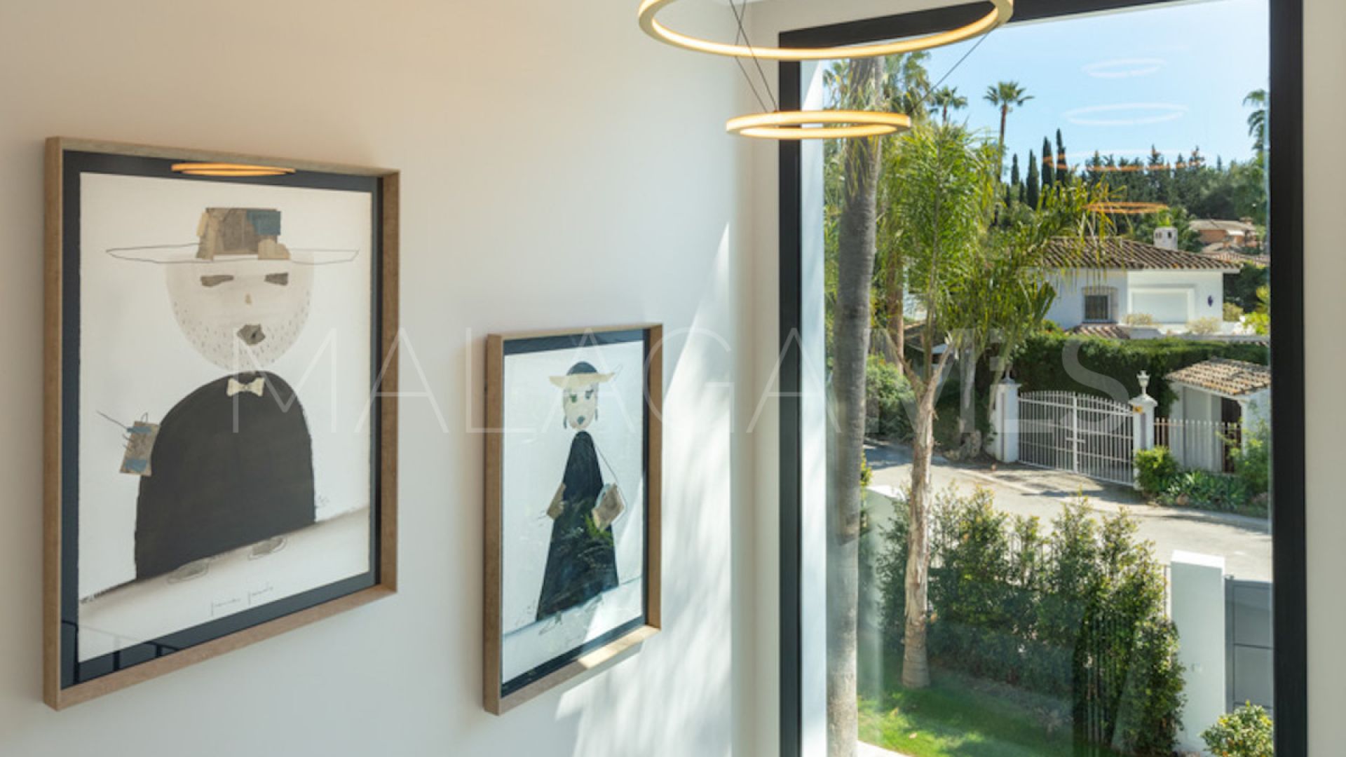 Villa for sale in Nueva Andalucia