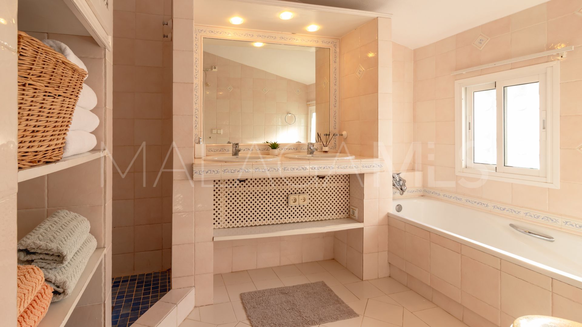 Villa for sale with 5 bedrooms in Valle Romano