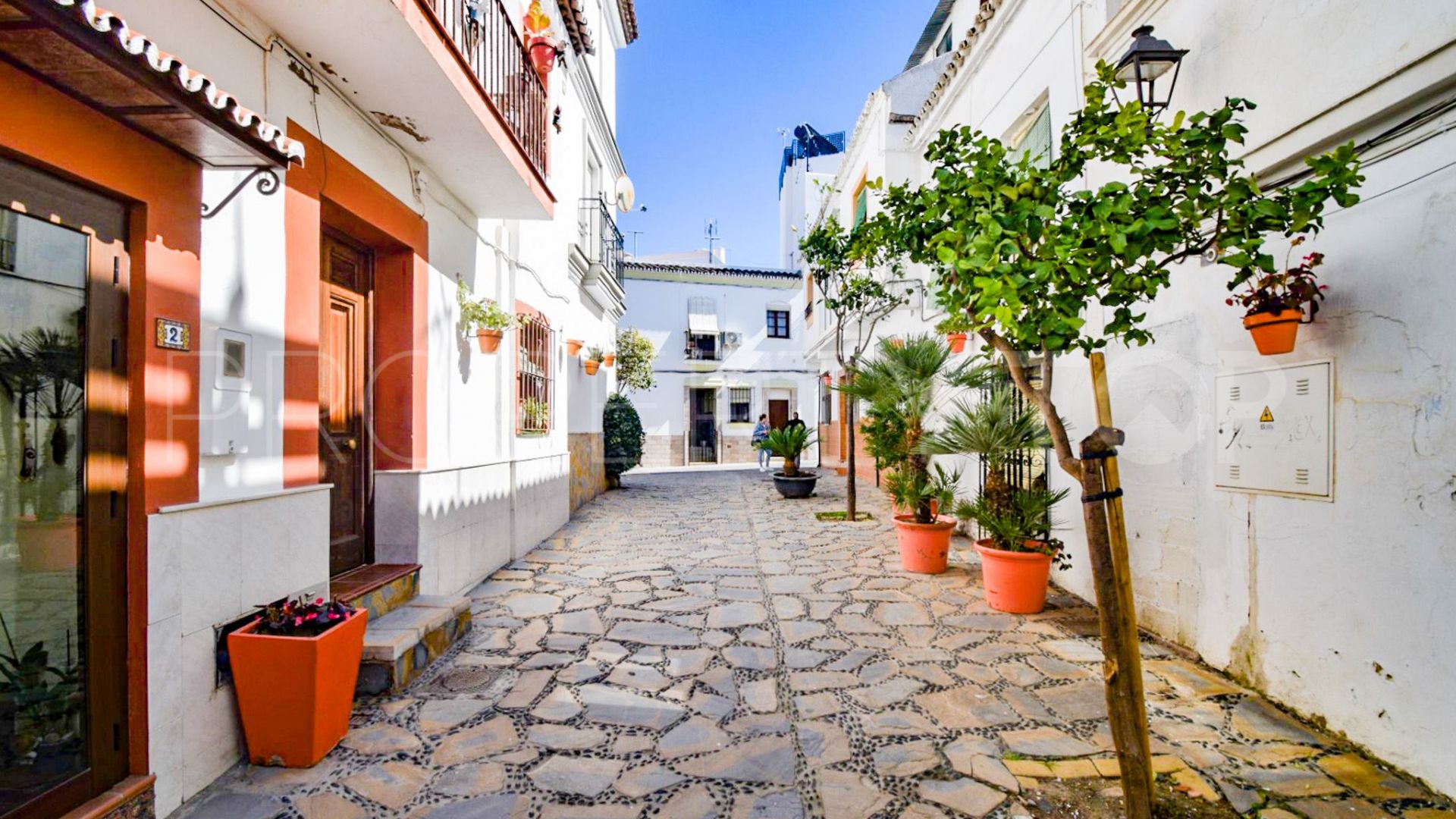 For sale ground floor apartment in Estepona Old Town
