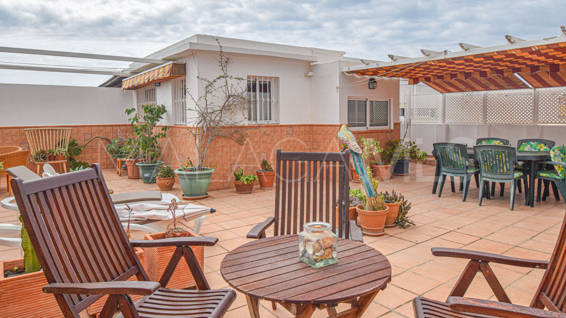 Duplex penthouse with 5 bedrooms for sale in Estepona Centre