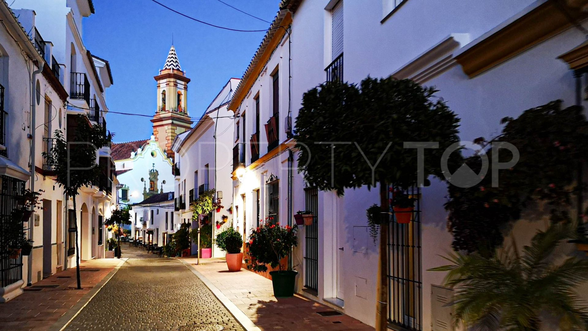 For sale Estepona Old Town 4 bedrooms town house
