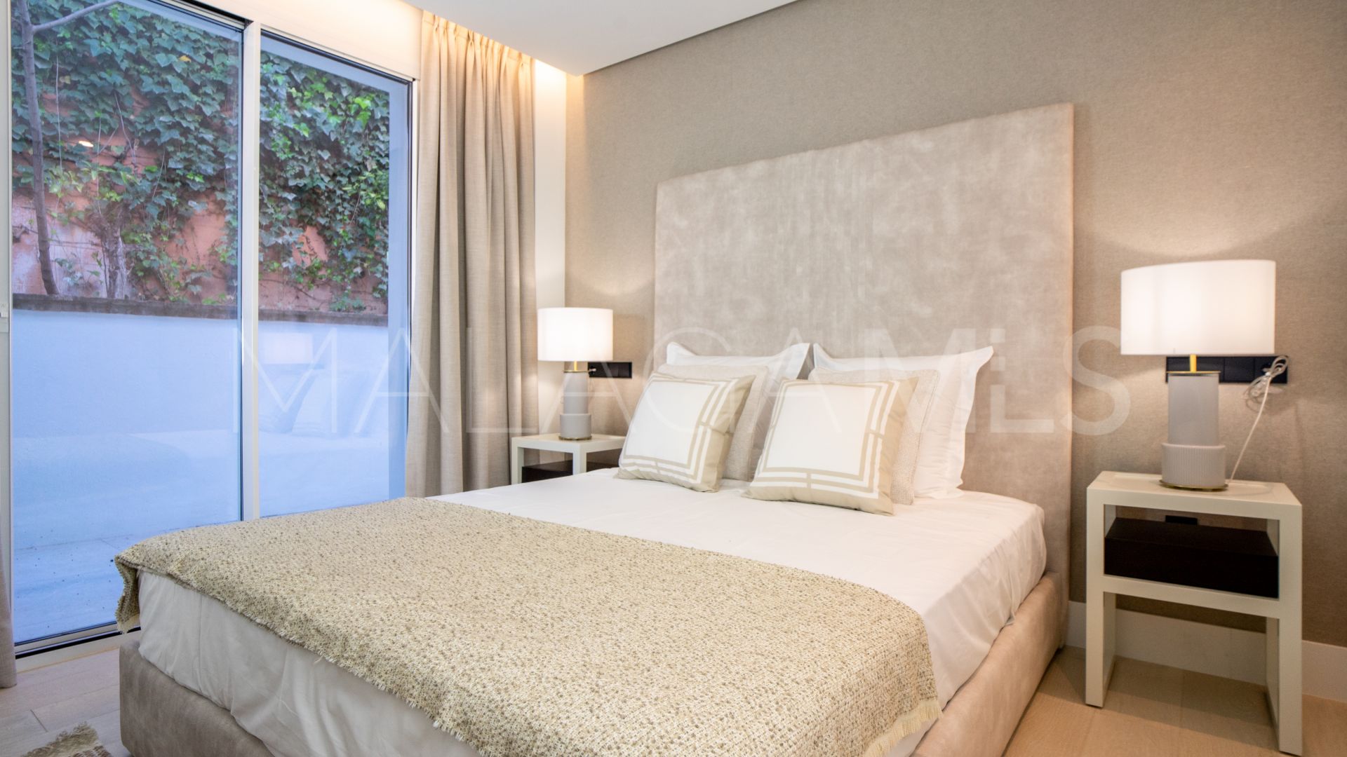 5 bedrooms villa for sale in Nueva Andalucia