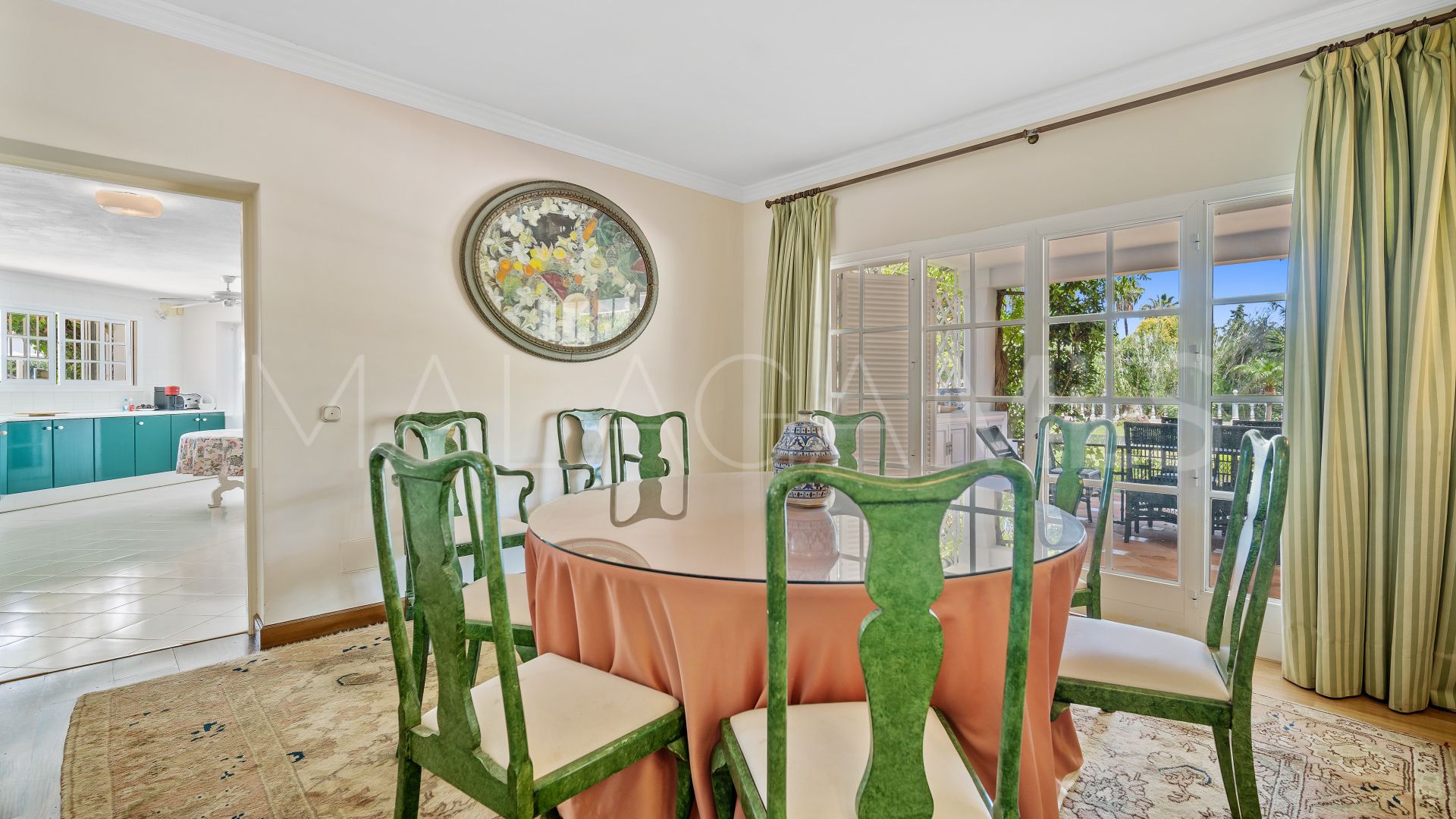 Villa for sale in Guadalmina Baja