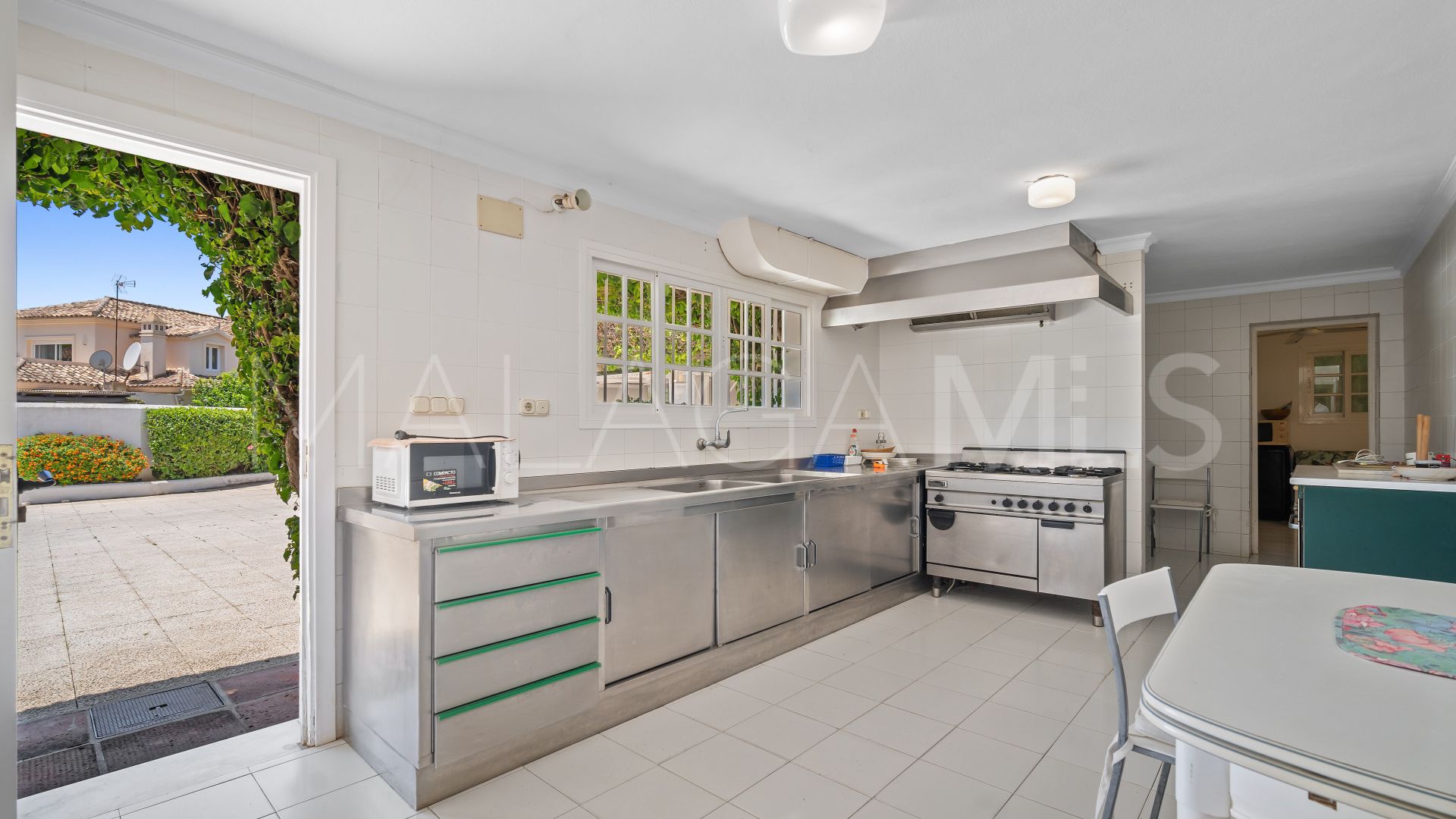 Villa for sale in Guadalmina Baja