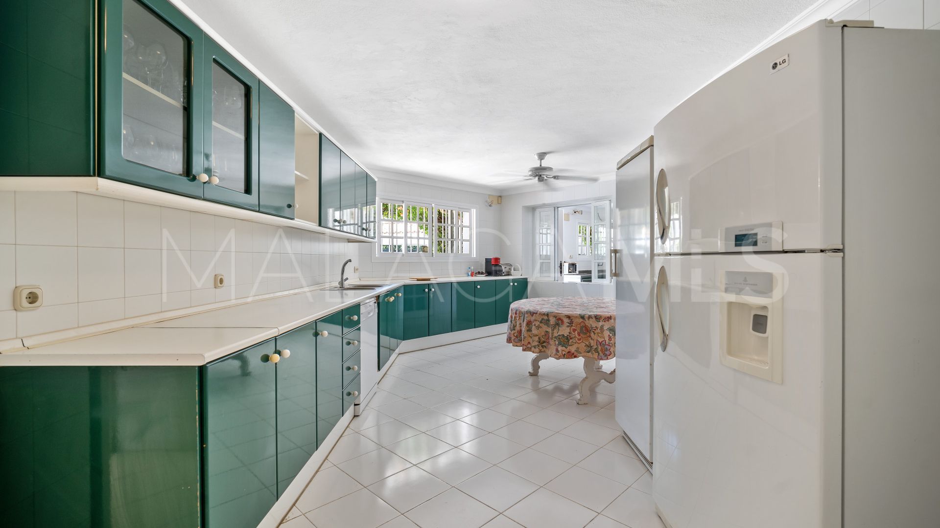 Villa for sale in Guadalmina Baja