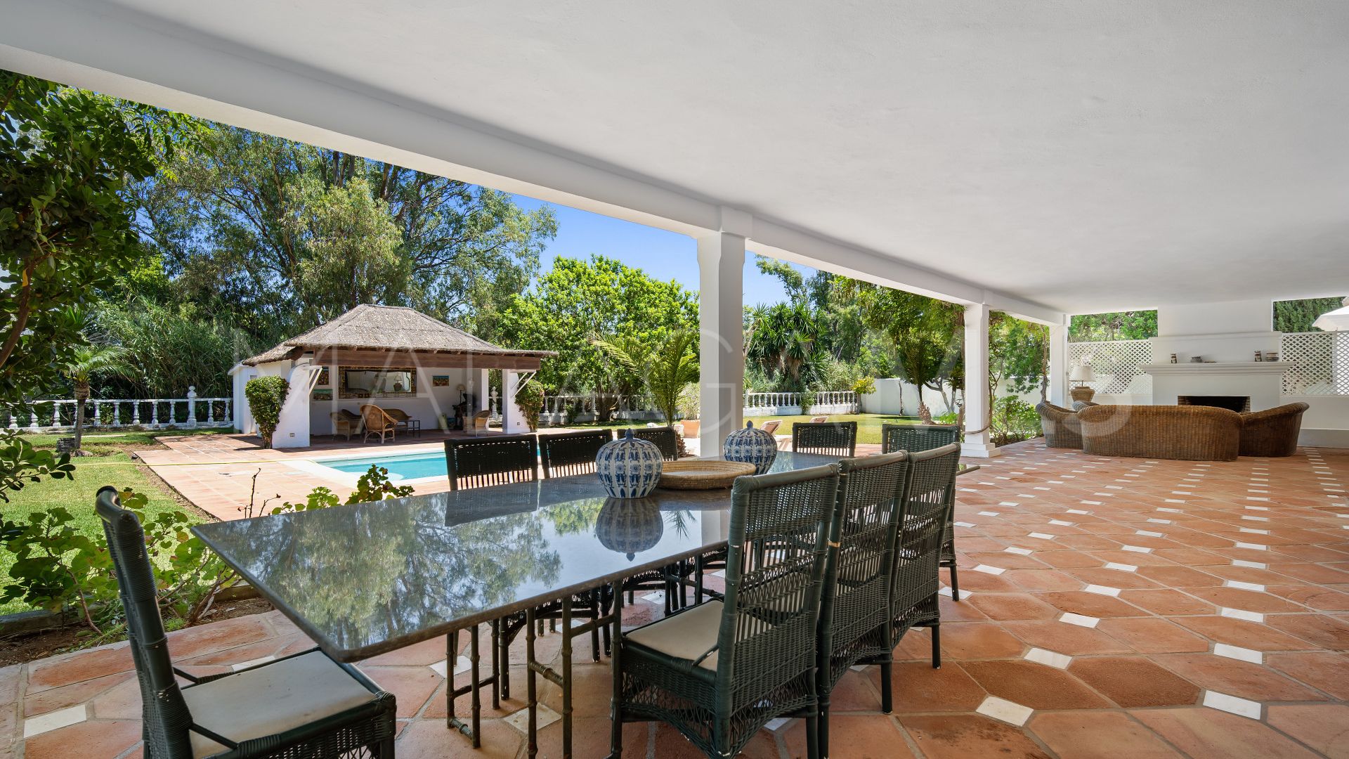 Villa for sale in Guadalmina Baja