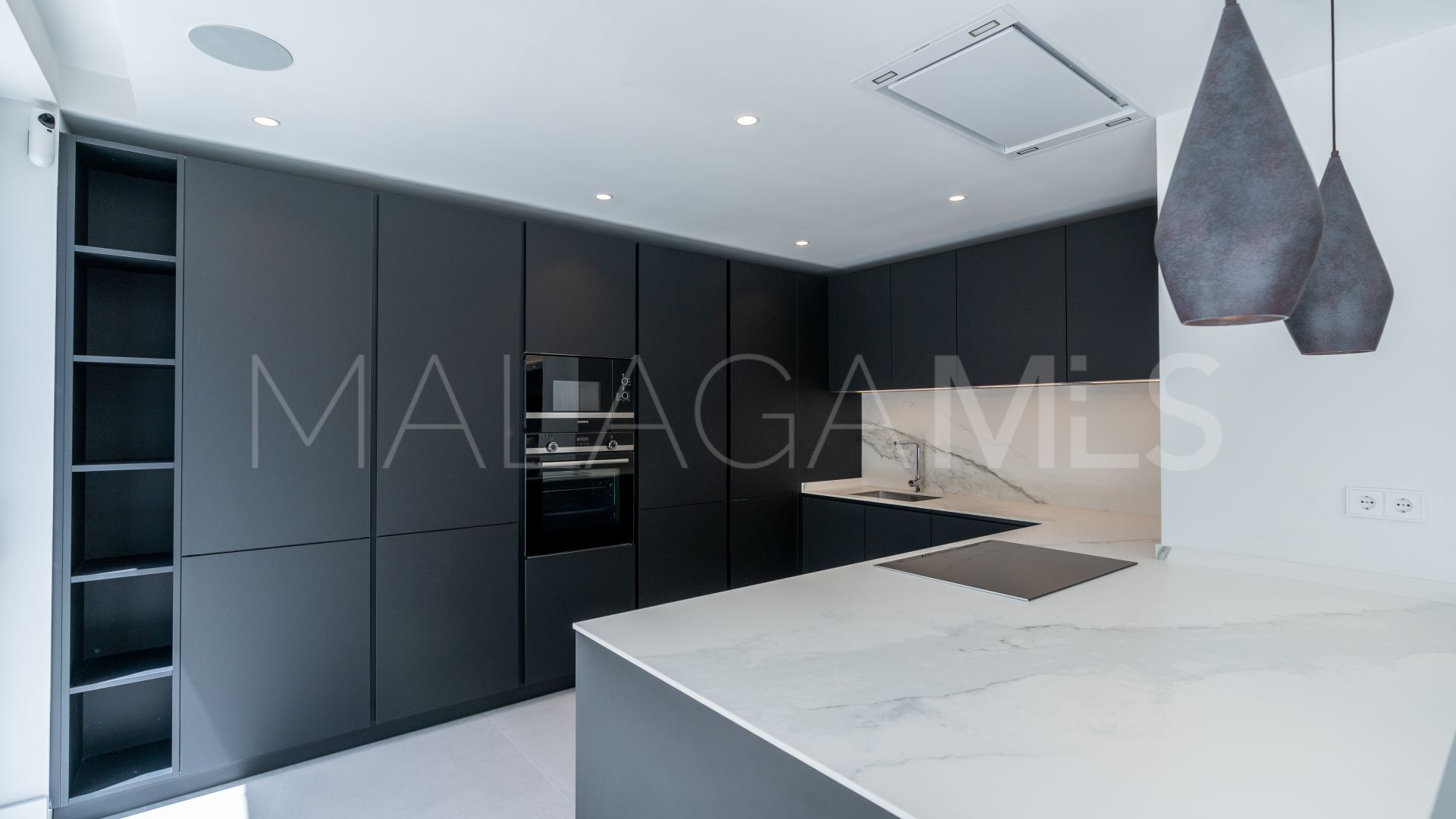 Buy Nueva Andalucia 5 bedrooms villa