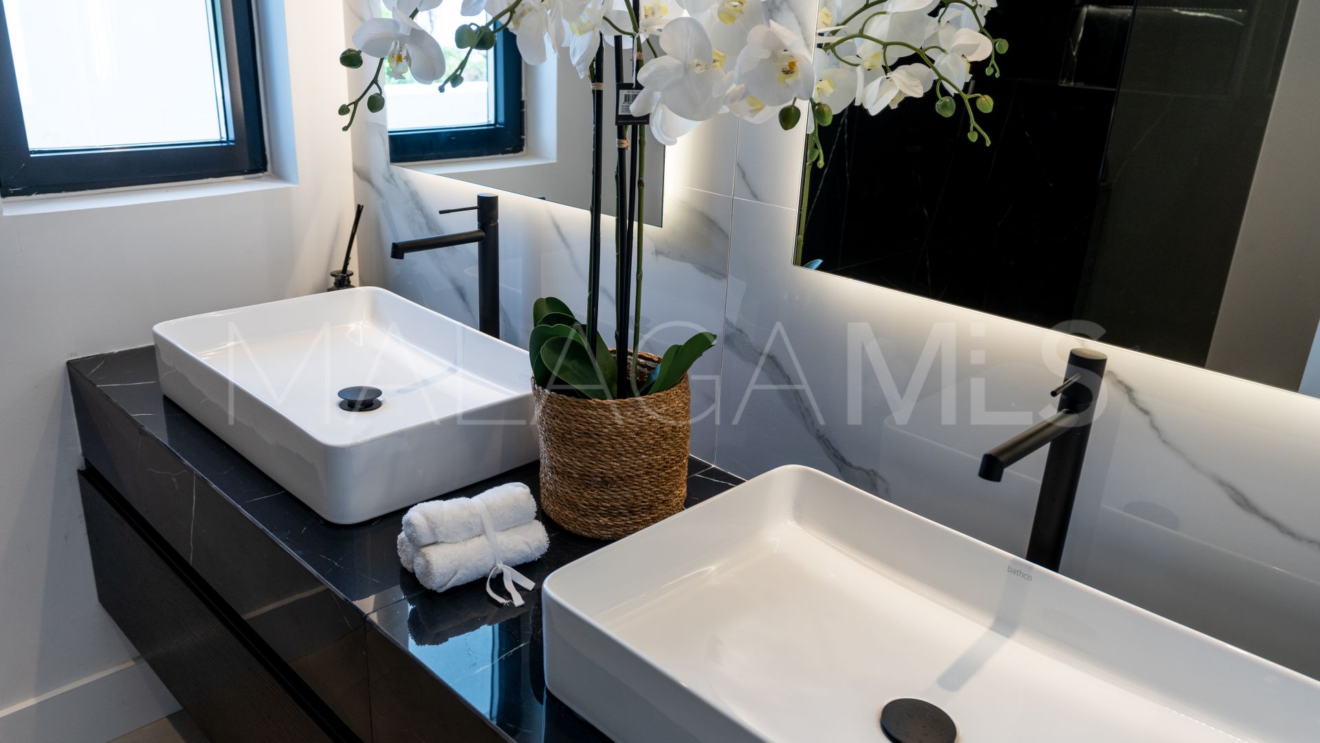 Buy Nueva Andalucia 5 bedrooms villa