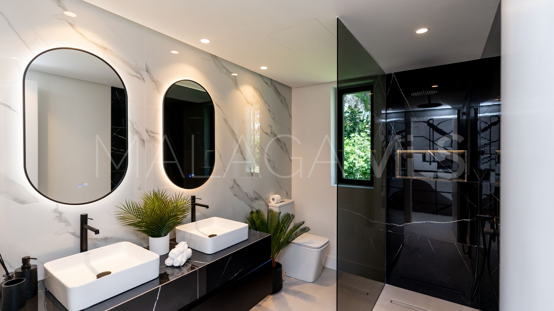 Buy Nueva Andalucia 5 bedrooms villa