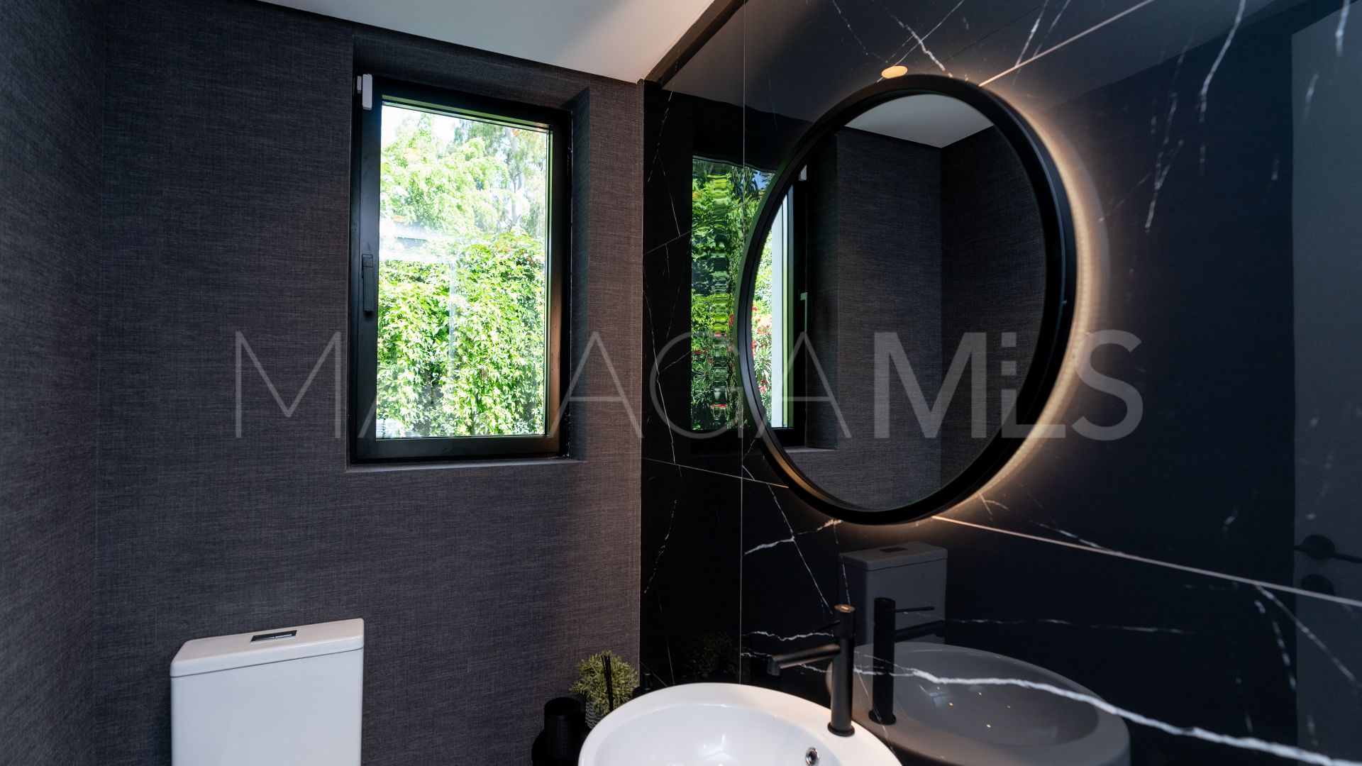 Buy Nueva Andalucia 5 bedrooms villa