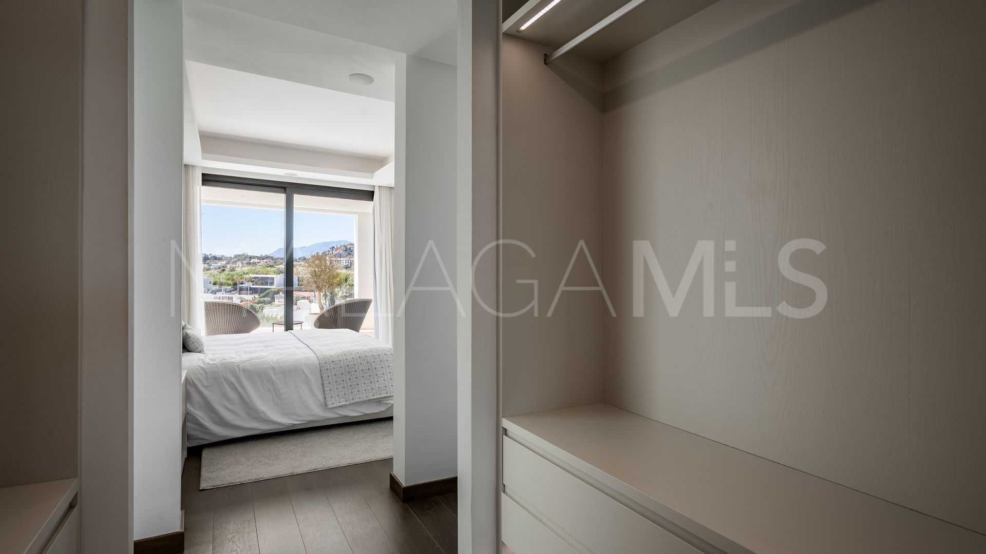 Villa for sale in Nueva Andalucia