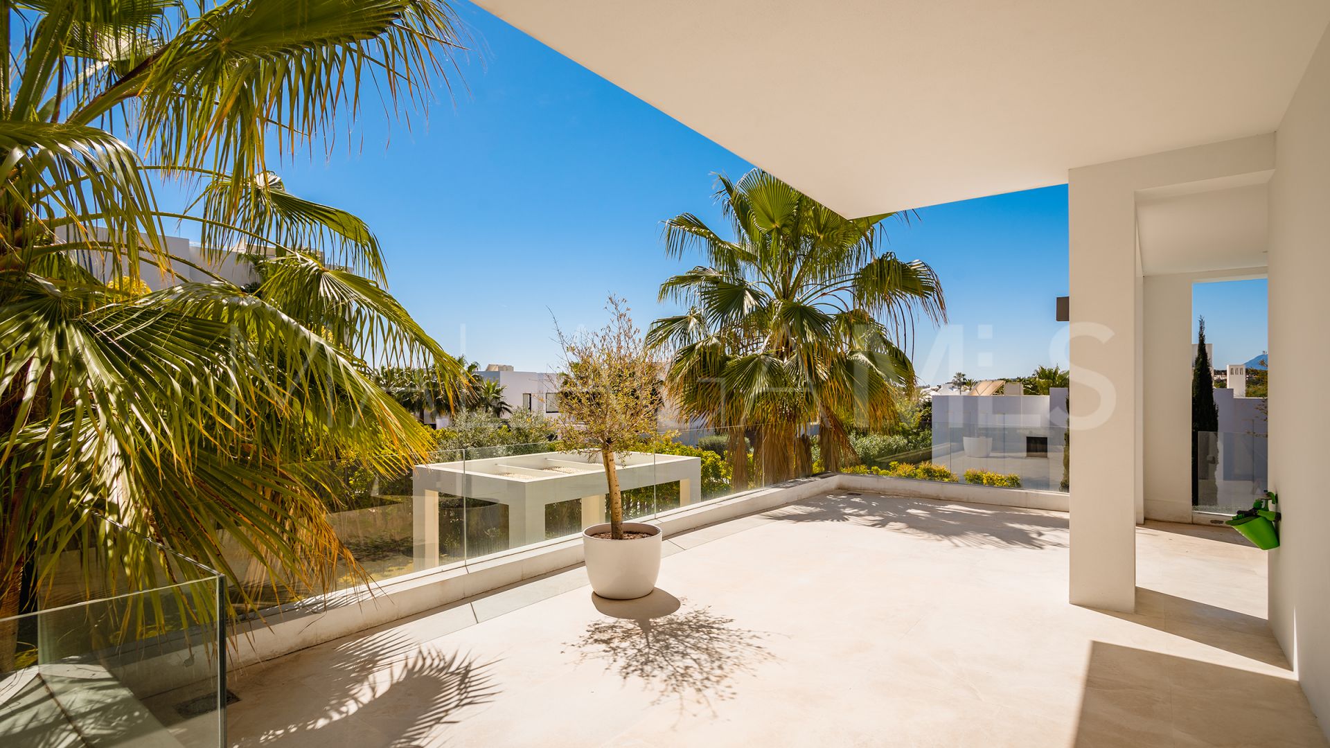 Villa for sale in Nueva Andalucia