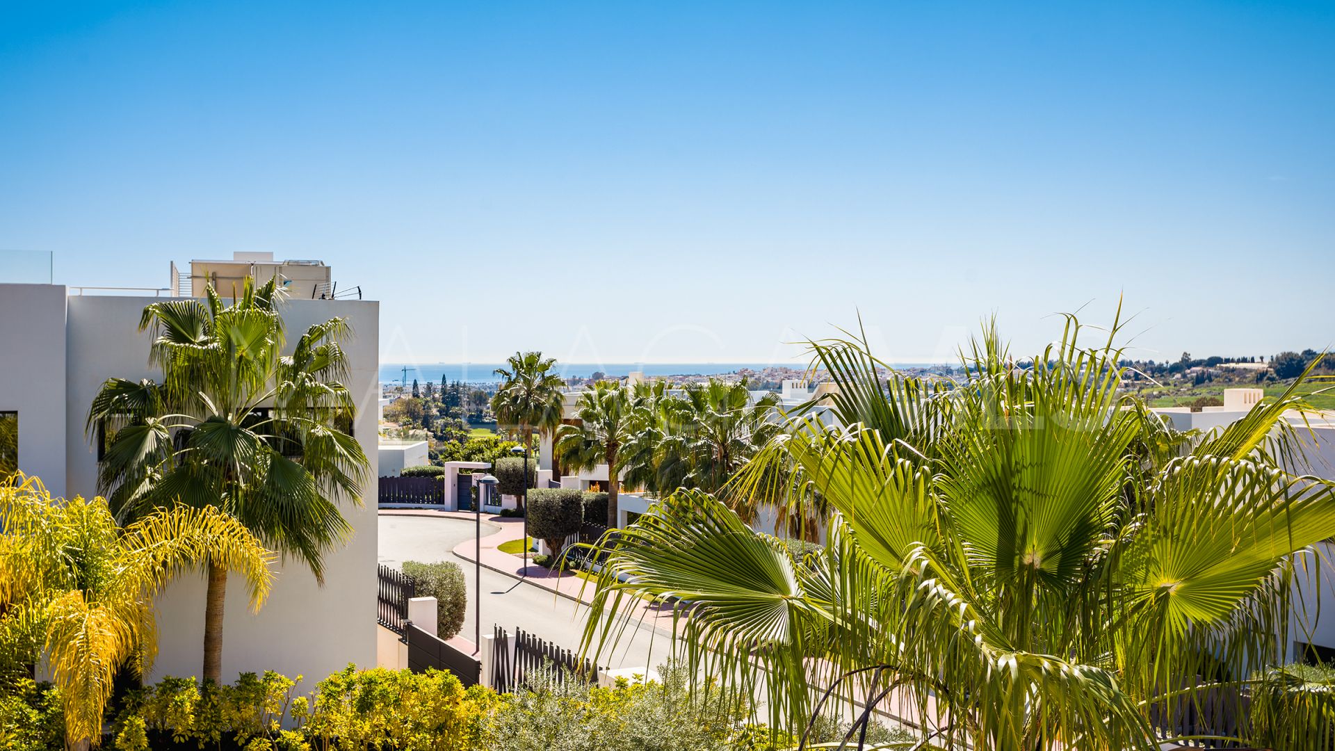 Villa for sale in Nueva Andalucia