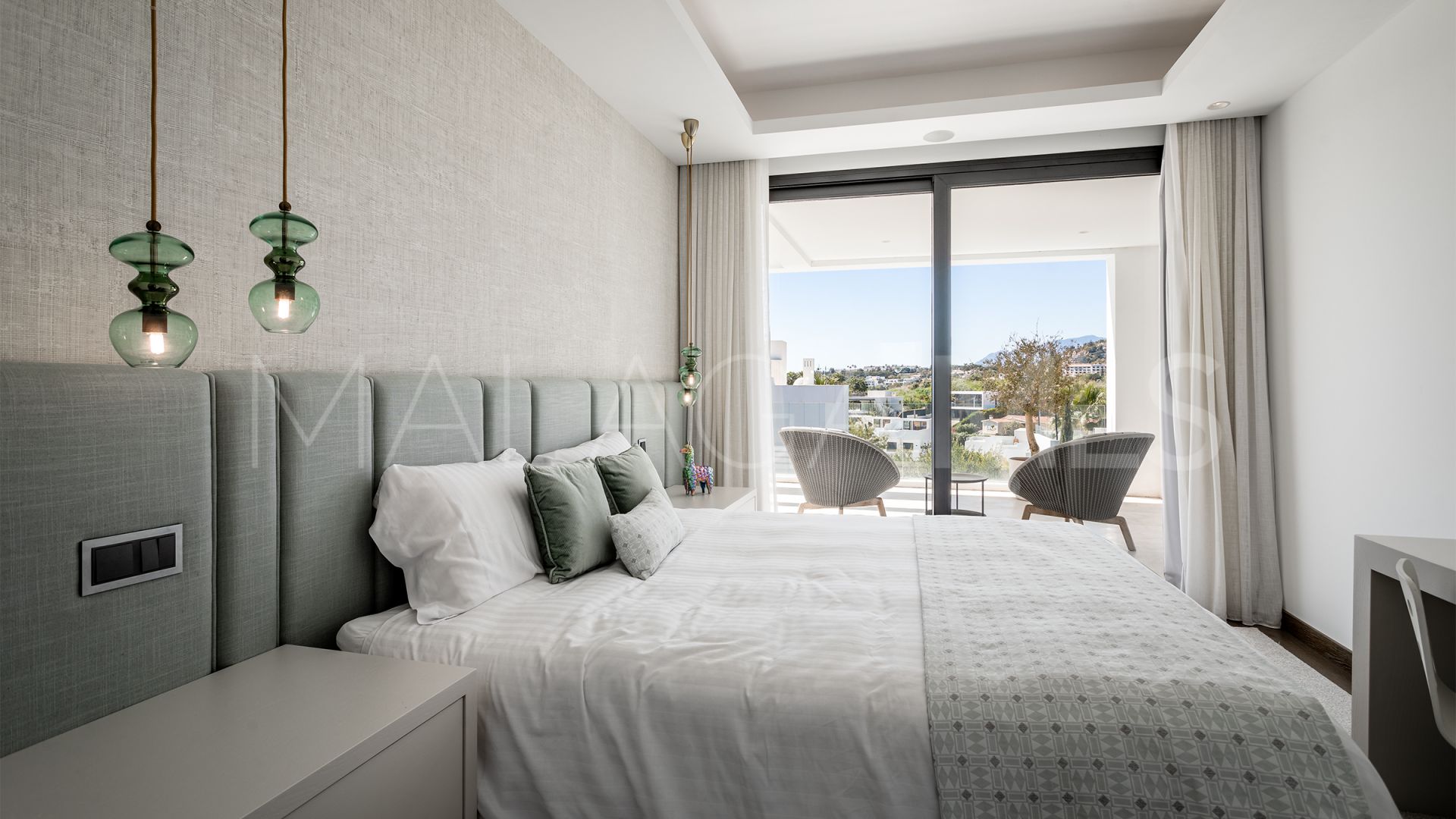 Villa for sale in Nueva Andalucia