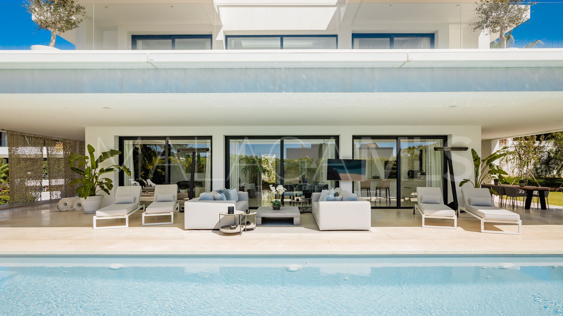 Villa for sale in Nueva Andalucia