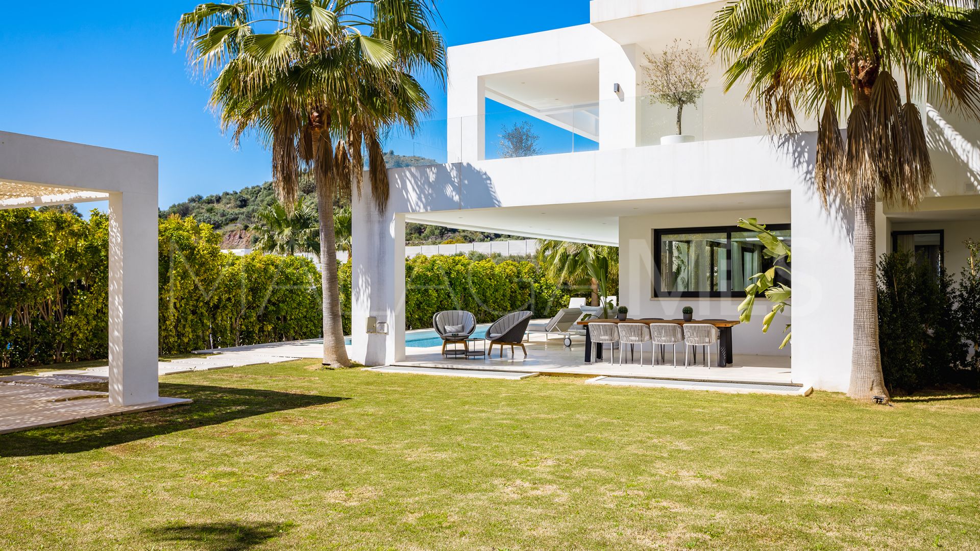 Villa for sale in Nueva Andalucia