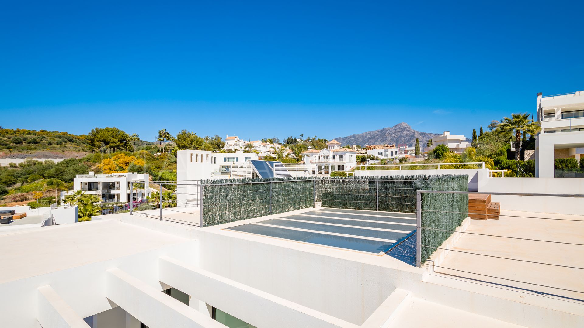 Villa for sale in Nueva Andalucia