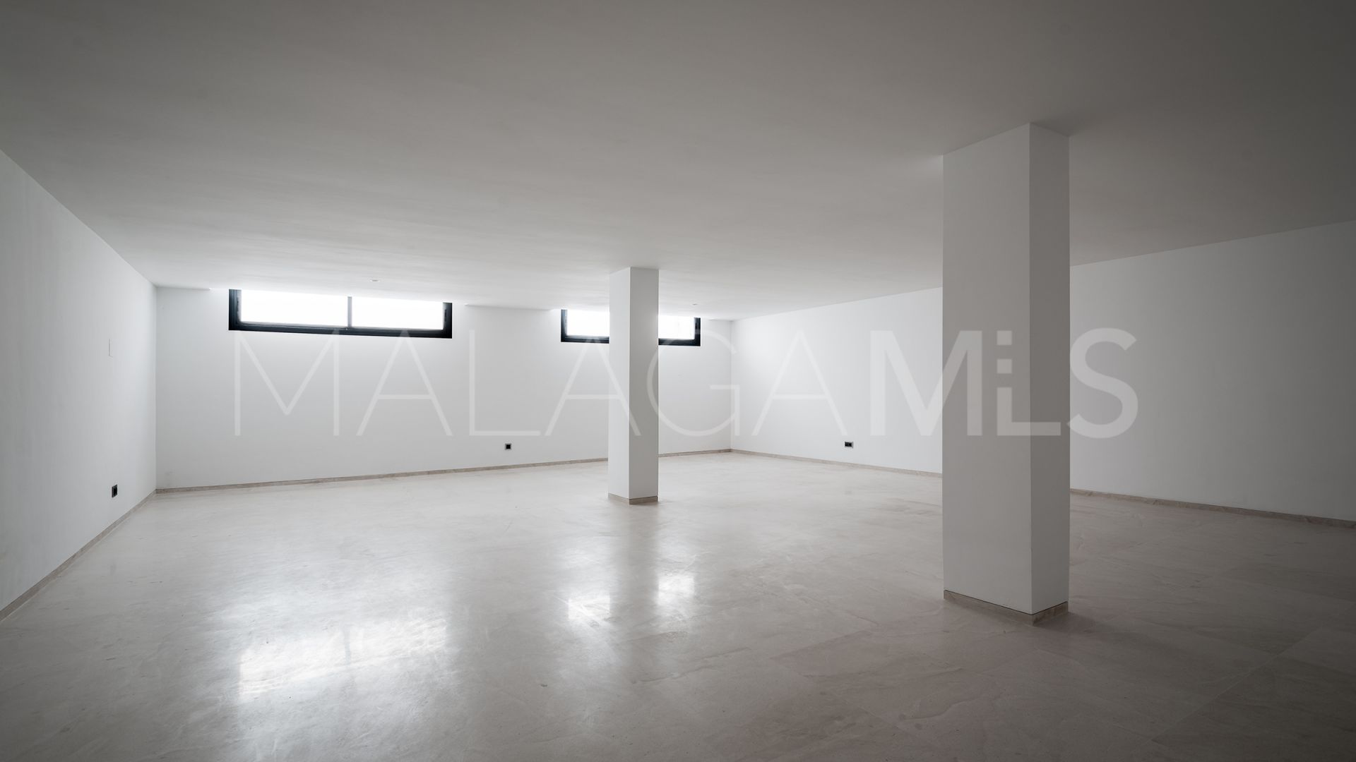 Villa for sale in Nueva Andalucia