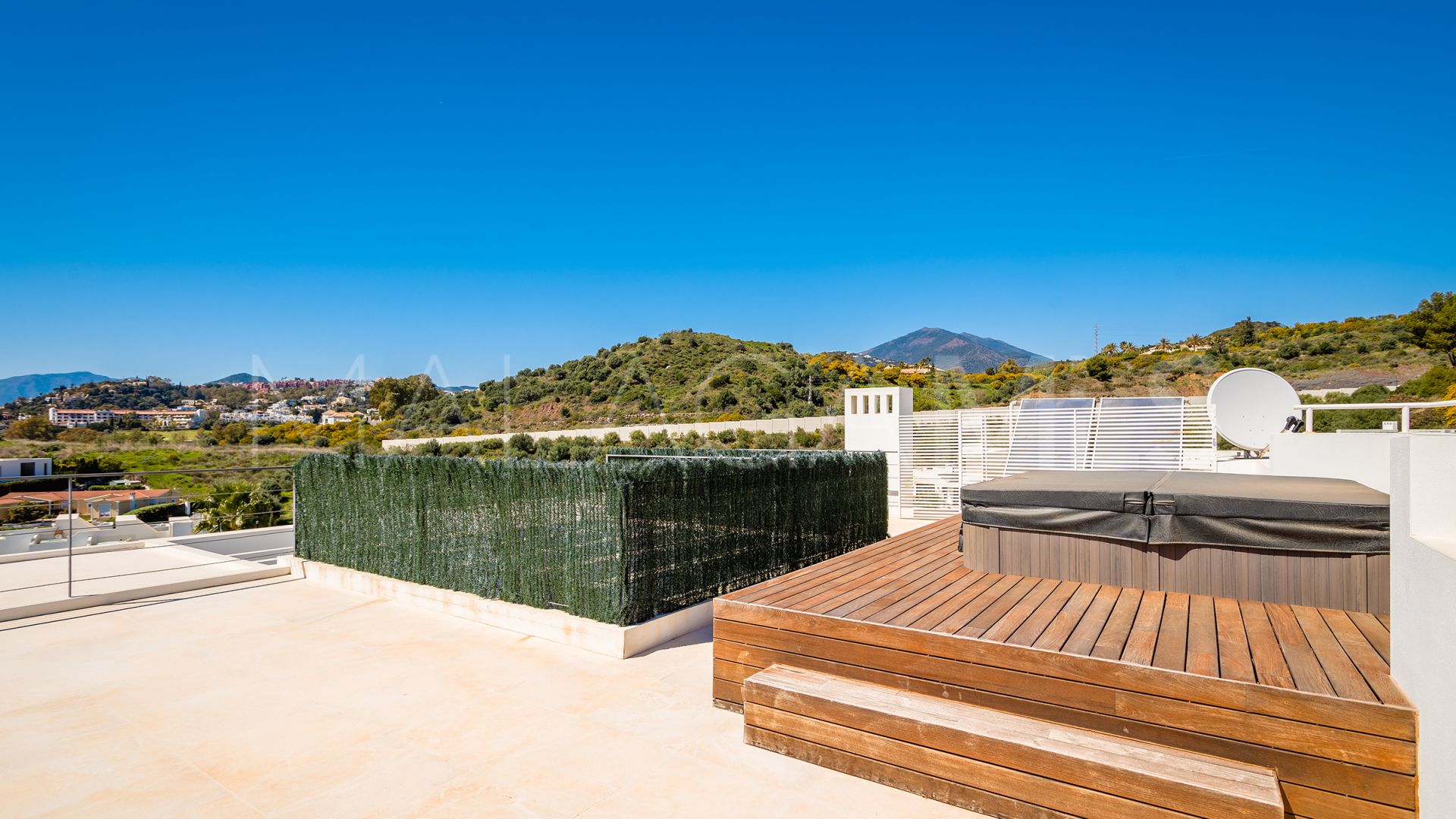 Villa for sale in Nueva Andalucia