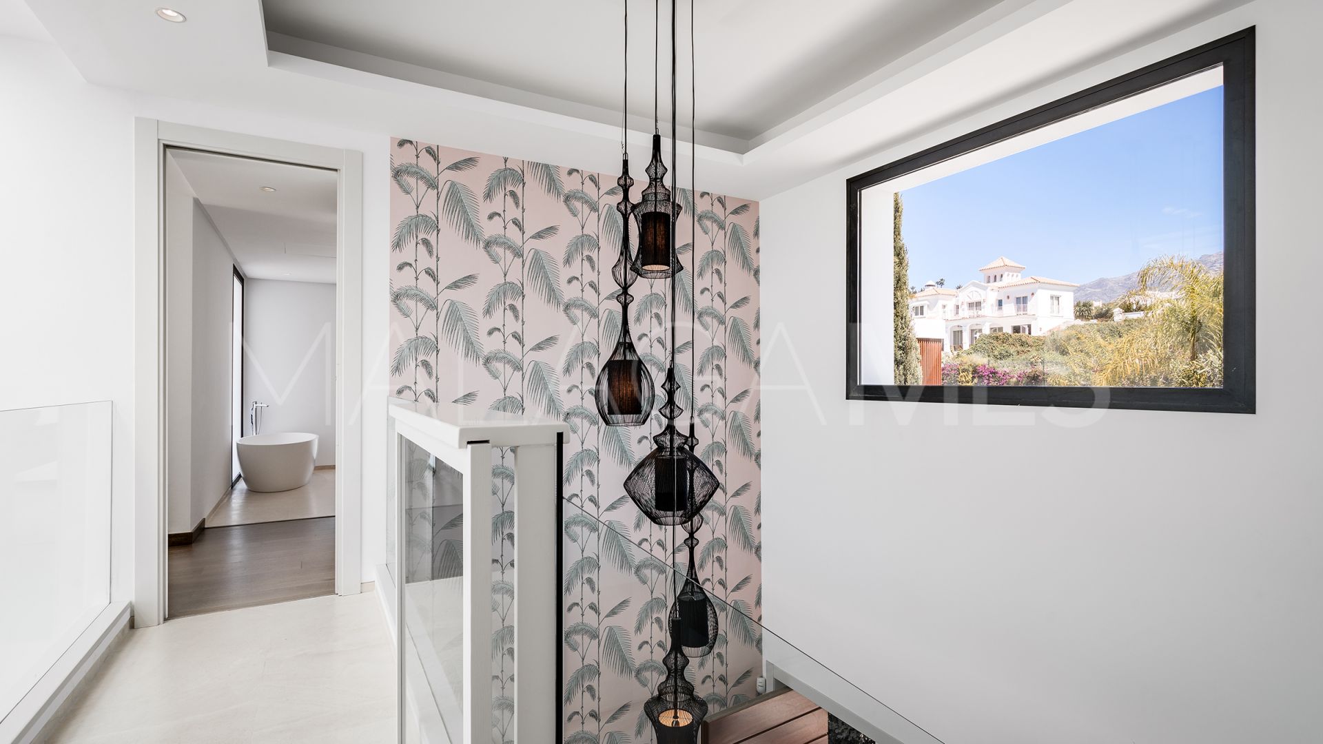 Villa for sale in Nueva Andalucia