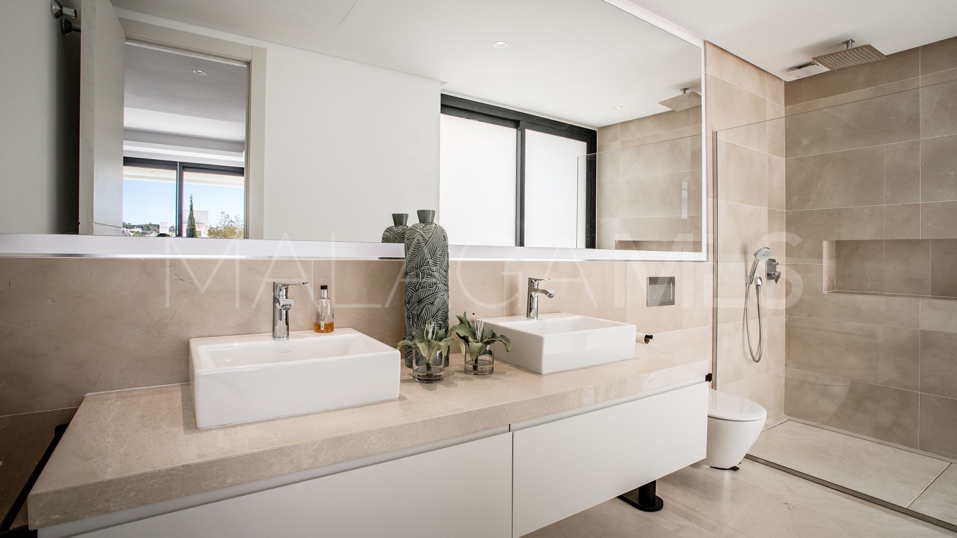 Villa for sale in Nueva Andalucia